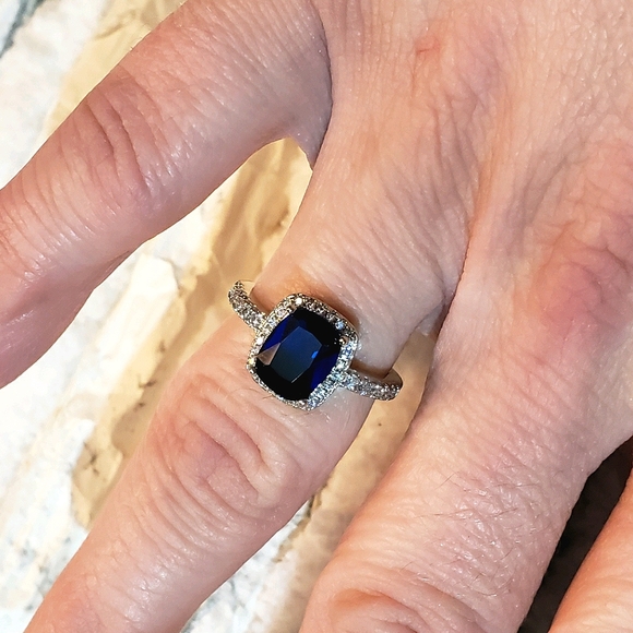 Beautiful Sapphire Statement Fashion Ring Cocktail - Picture 3 of 7